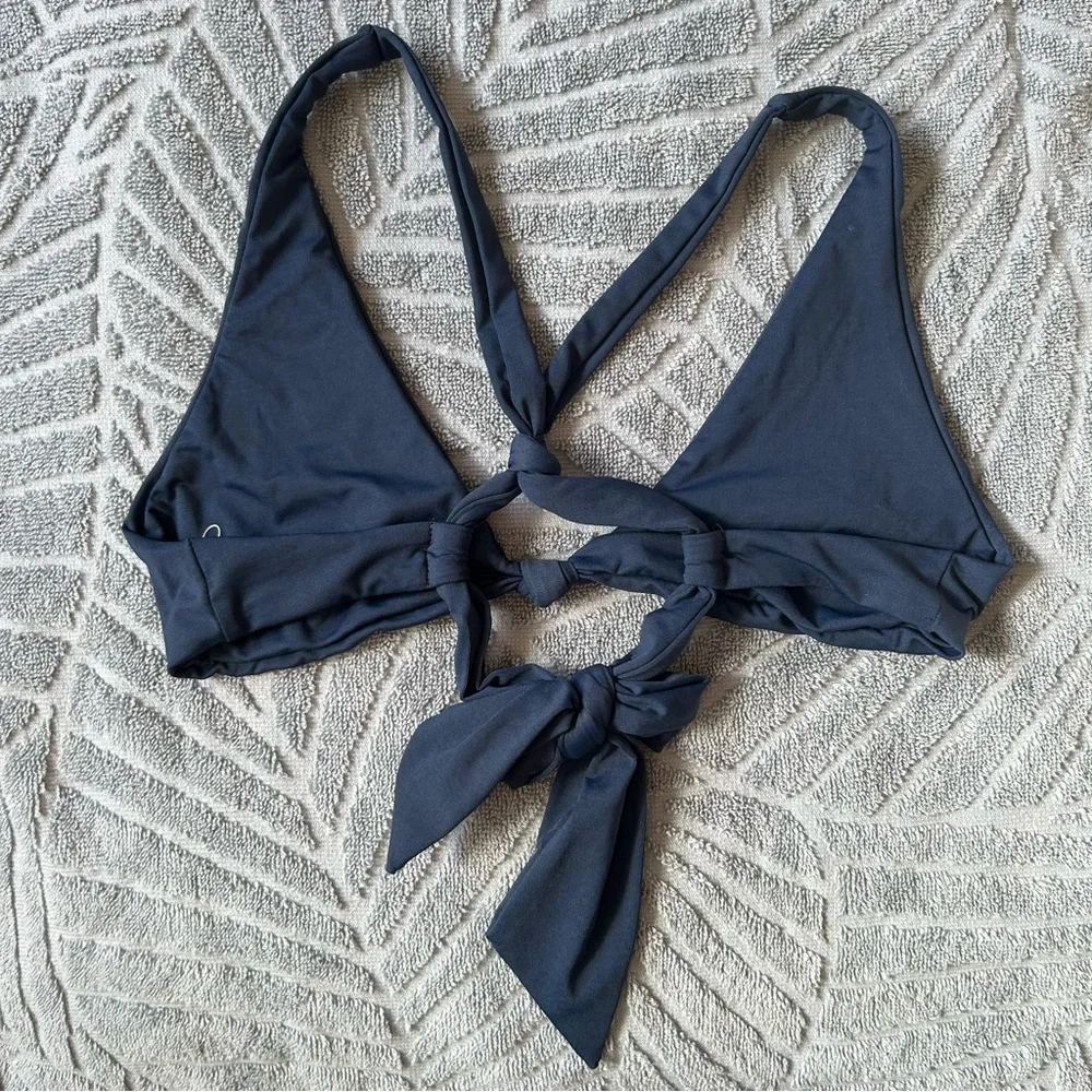 Frankie’s Bikinis Top